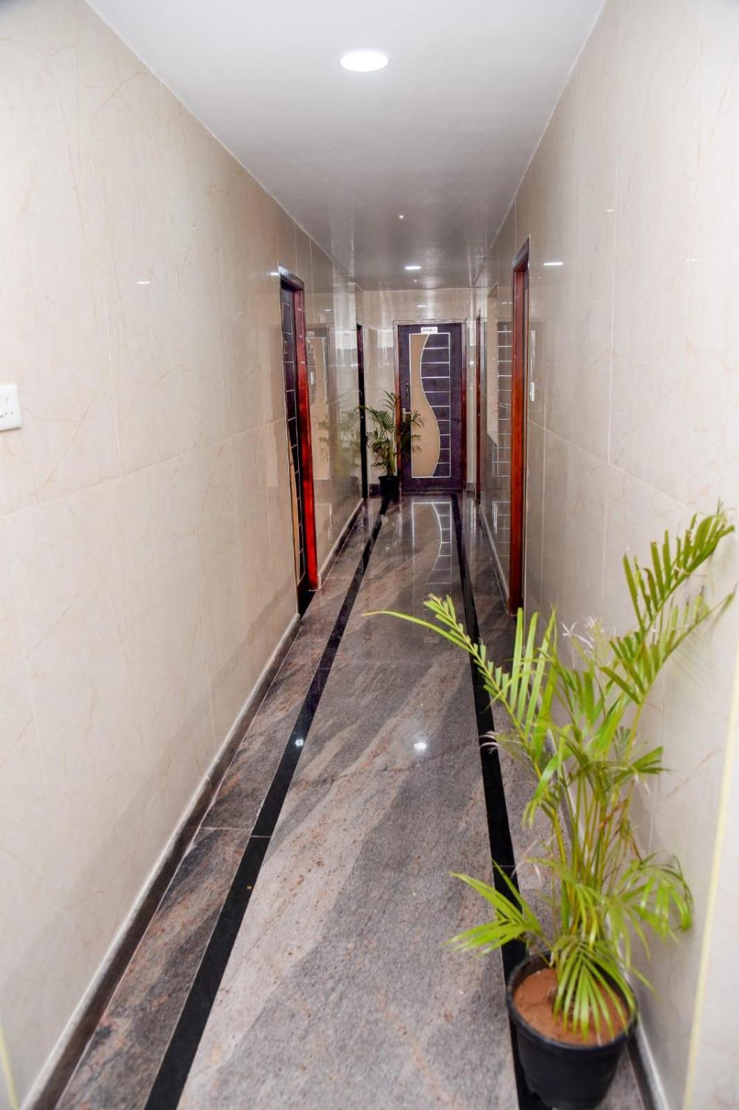 Отель Sri Vishnu Residency Sriperumbudur Экстерьер фото